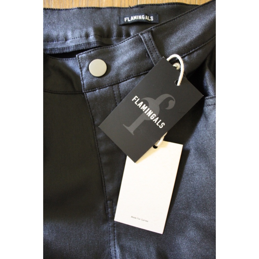 Flamingals NWT Faux Leather Flare Pants For Curvy Women Medium Brand New Black - Picture 10 of 12